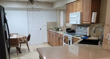 Marvelous 3-bedroom house with AC big Pool and Jaccuzi very quiet in Lehigh Acre