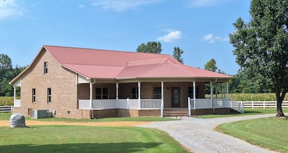 Spacious, secluded 4-bedroom house, just minutes from Reelfoot Lake State Park