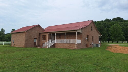Spacious, secluded 4-bedroom house, just minutes from Reelfoot Lake State Park