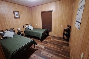 4 bedrooms, iron/ironing board, WiFi (free), bed sheets
