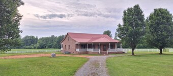 Spacious, secluded 4-bedroom house, just minutes from Reelfoot Lake State Park