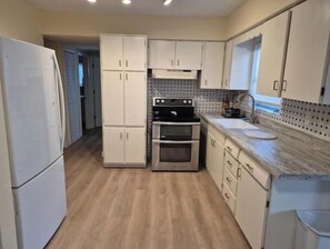 Private kitchen - Cozy 2-Bedroom Retreat Near Clearwater Beach (Clearwater)