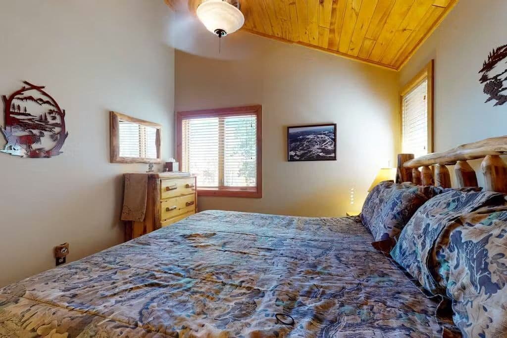 4 bedrooms, WiFi, bed sheets