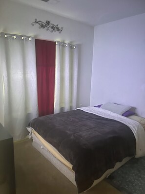 1 chambre, bureau, fer et planche à repasser, Wi-Fi gratuit