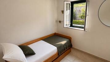 1 bedroom, WiFi (free), bed sheets
