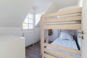 Apartment | 4 bedrooms, laptop workspace, iron/ironing board, bed sheets