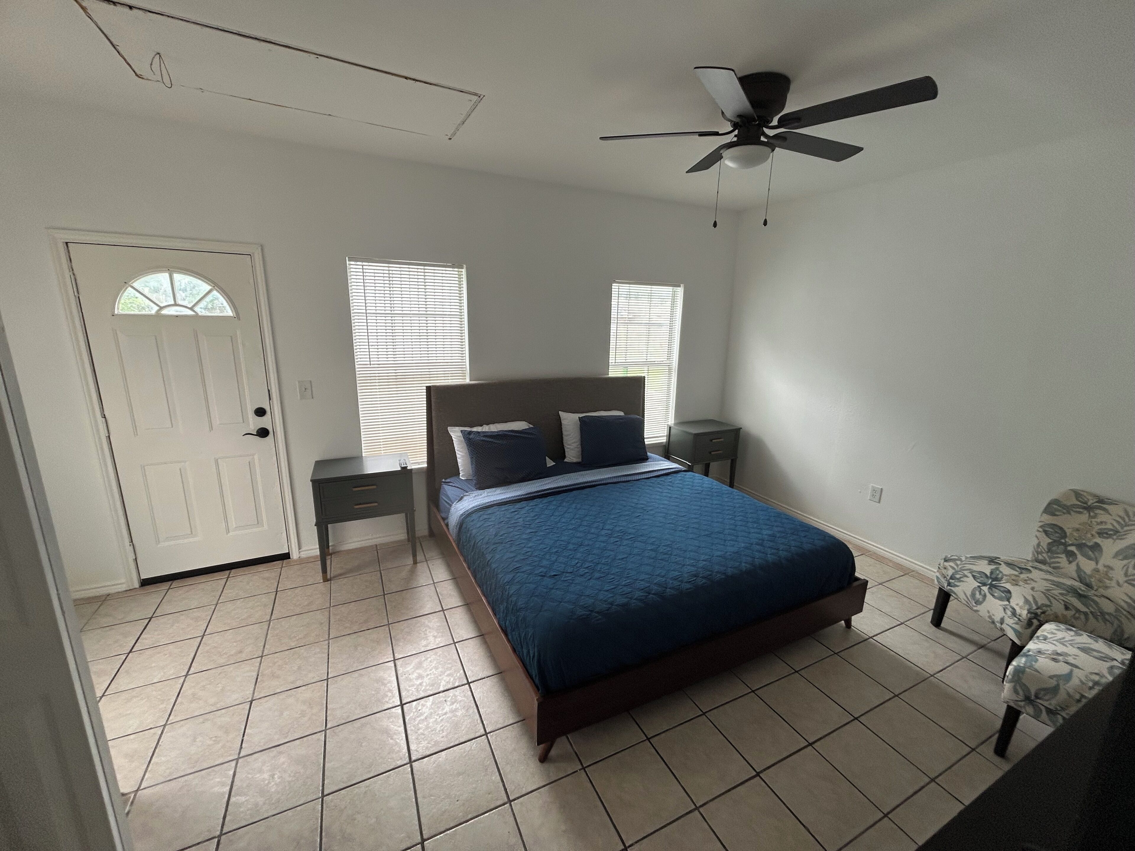 4 bedrooms, iron/ironing board, WiFi, bed sheets
