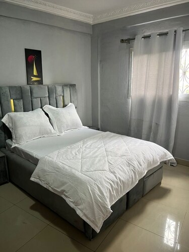 Deluxe Decor & Elegance with Balcony