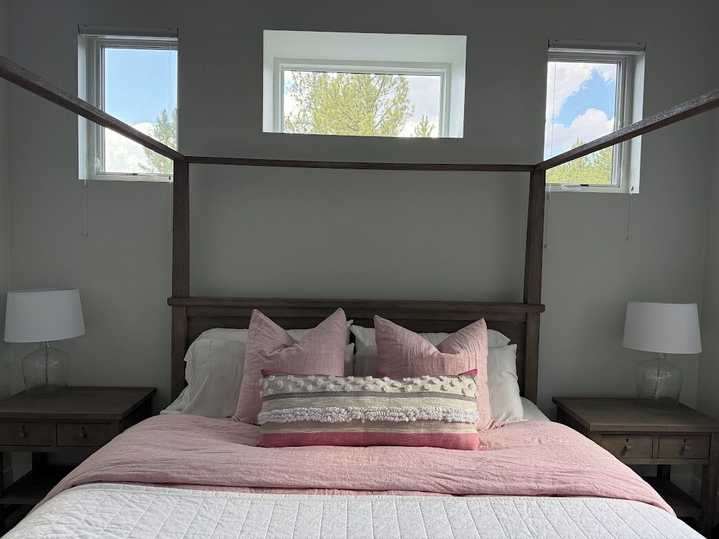4 bedrooms, iron/ironing board, Internet, bed sheets