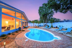 Outdoor pool - New Saltwater Pool, Game Room, Arcades, Huge Lanai, Firepit (Palm Harbor)