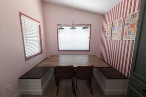 Dining - Fun 3-bedroom house in East Mesa (Mesa)