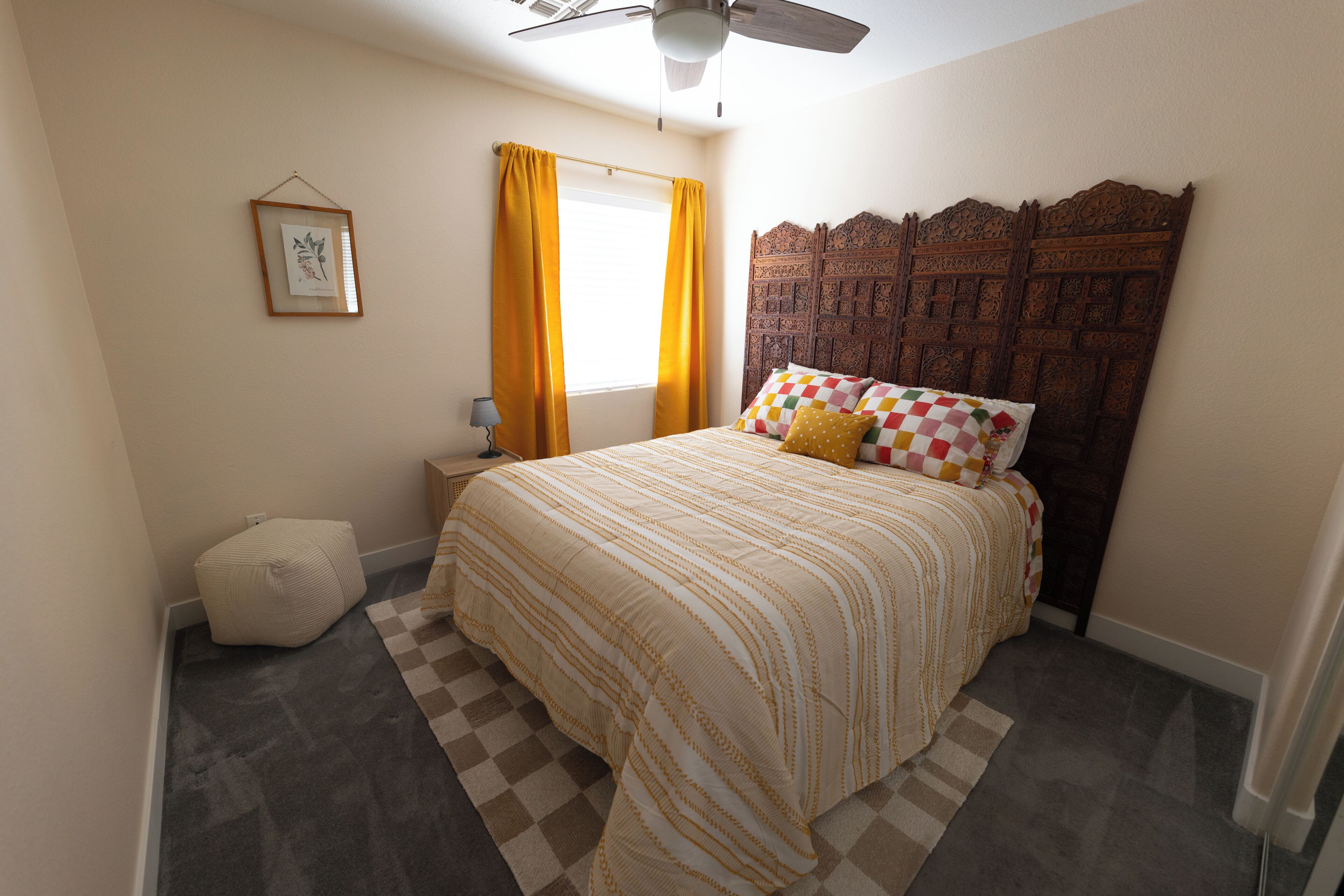 3 habitaciones, tabla de planchar con plancha, wifi y ropa de cama 