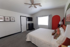 3 bedrooms, iron/ironing board, WiFi, bed sheets - Fun 3-bedroom house in East Mesa (Mesa)