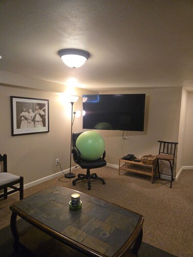 Cozy 2BR Home in Central Billings