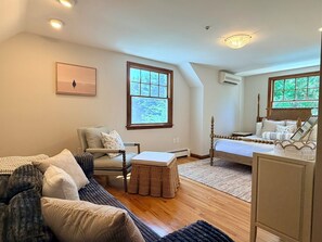 Desk, iron/ironing board, free WiFi, bed sheets - Brewster Home, 0.4 Miles / 8 Minute Walk to Beach (Brewster)
