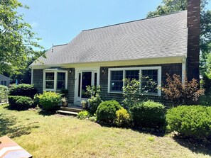 Exterior - Brewster Home, 0.4 Miles / 8 Minute Walk to Beach (Brewster)