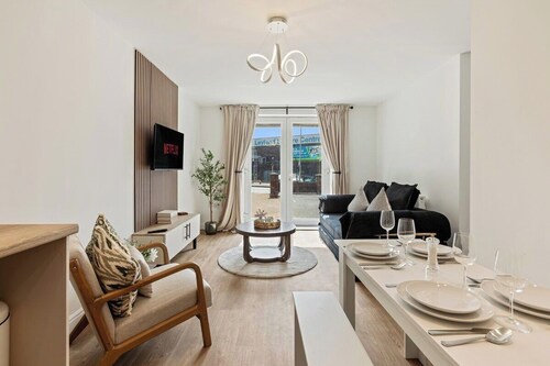 Stylish 2-Bed Flat, Leyland – Near Worden Park