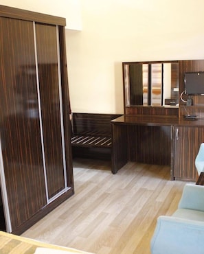 Comfort Twin Room, City View | Interior