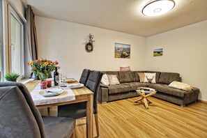 Fernseher, Tischtennisplatte