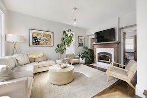 Living area - Historic Mapleton Hill House (Boulder)