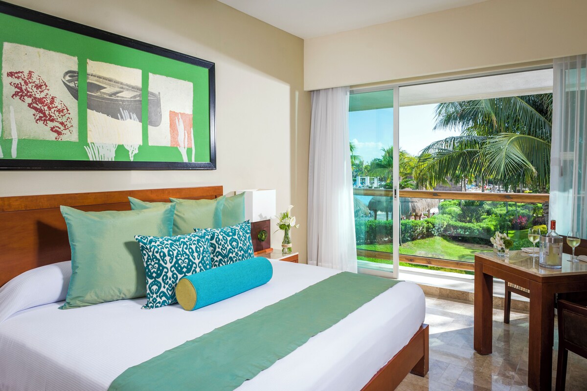 In-room safe, iron/ironing board, free WiFi