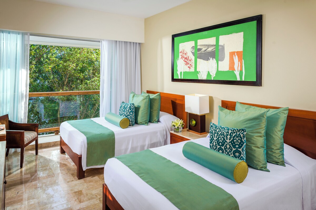 In-room safe, iron/ironing board, free WiFi