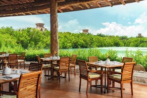 Breakfast area - Ocean Breeze Riviera Maya (Riviera Maya)