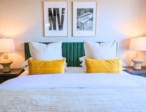 Room - Spacious Las Vegas Retreat with Modern Comforts in a Convenient Location (Las Vegas)