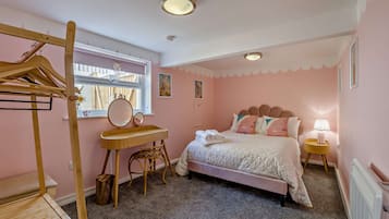 3 bedrooms, iron/ironing board, travel cot, WiFi