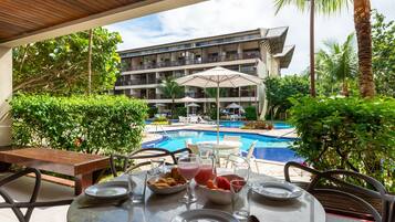 Apartemen Keluarga | Tempat makan outdoor