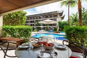 Apartemen Keluarga | Tempat makan outdoor