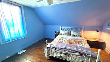 2 bedrooms, desk, free WiFi, bed sheets