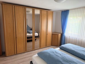 Ferros/tábuas de passar roupa, Wi-Fi, roupa de cama