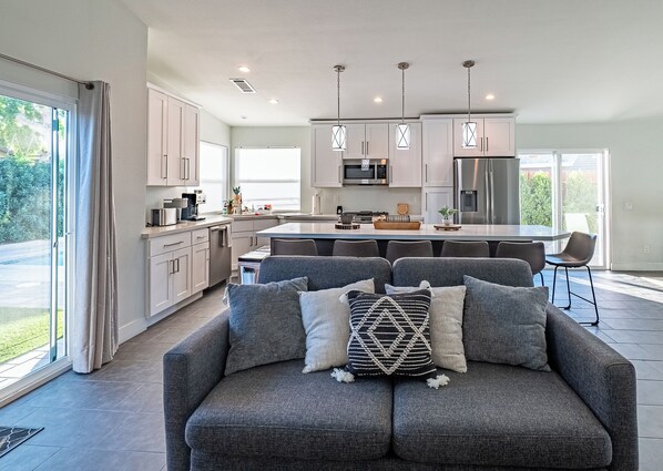 Living area - Stylish 3-Bedroom Indio Retreat with Pool, A/C, and Modern Comforts (Las Vegas)