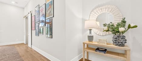 House (6 Bedrooms) | Interior
