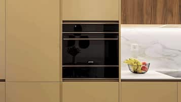 Wasserkocher mit Kaffee-/Teezubehör, Kühlschrank, Mikrowelle, Ofen