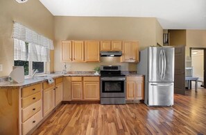 Private kitchen - Sturgis Rally Rental, Entire House (Whitewood)
