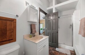 Bathroom - Sturgis Rally Rental, Entire House (Whitewood)