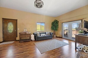 Living area - Sturgis Rally Rental, Entire House (Whitewood)