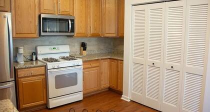 2-bedroom condo in beautiful Rosedale with AC and comfort
