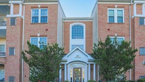 Exterior - 2-bedroom condo in beautiful Rosedale with AC and comfort (Rosedale)