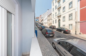 A narrow street with parked cars and buildings on both sides. - HOUZE Historical Lisbon, flat with private patio (Lisboa)