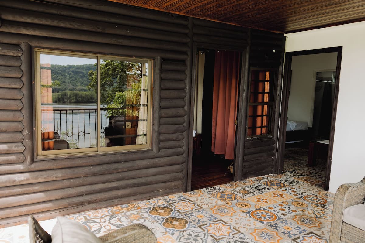 Family Cottage, Sea View | Property grounds