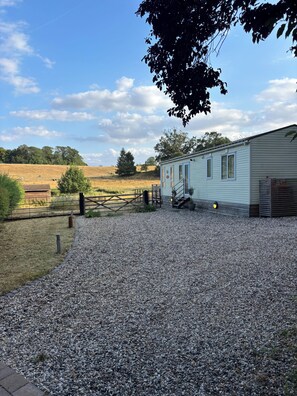 Exterior - Ryes valley farm retreat. Gorgeous, quiet family friendly country side stay! (Sudbury)