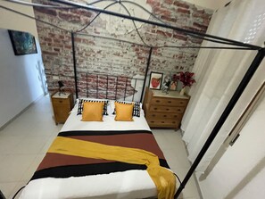 Room - Vrbo Property (Avola)