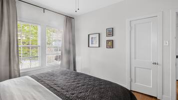 2 bedrooms, iron/ironing board, free WiFi, bed sheets