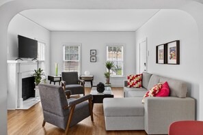 Living area - Museum & Med District Retreat 2BR + Parking (Houston)
