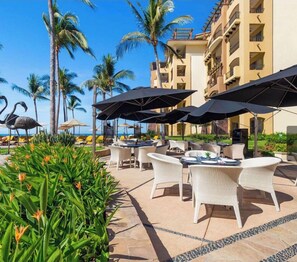 Outdoor dining - Luxury One-Bedroom Suite at Villa La Estancia Beach Resort & Spa Riviera Nayarit (Puerto Vallarta)