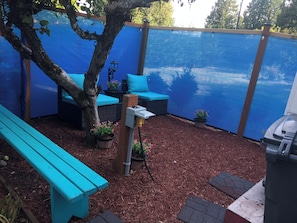 Property grounds - Quaint 1-bedroom 30' 5th wheel in pleasant Lake Goodwin for relaxing (Stanwood)