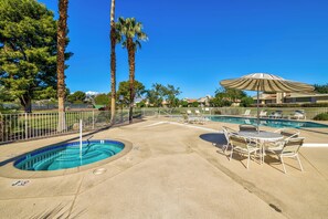 Pool - Beautiful 2-bedroom condo +DEN in charming Rancho Mirage (Rancho Mirage)